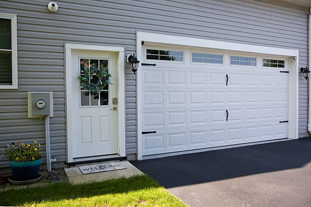 24/7 Emergency Garage Door Panel Replacement experts in Minneapolis, MN